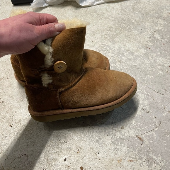 Girls Uggs - Picture 1 of 5